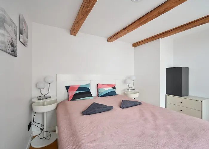 Modern & 2bdrm Διαμέρισμα *