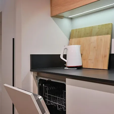 Modern & 2bdrm Lägenhet
