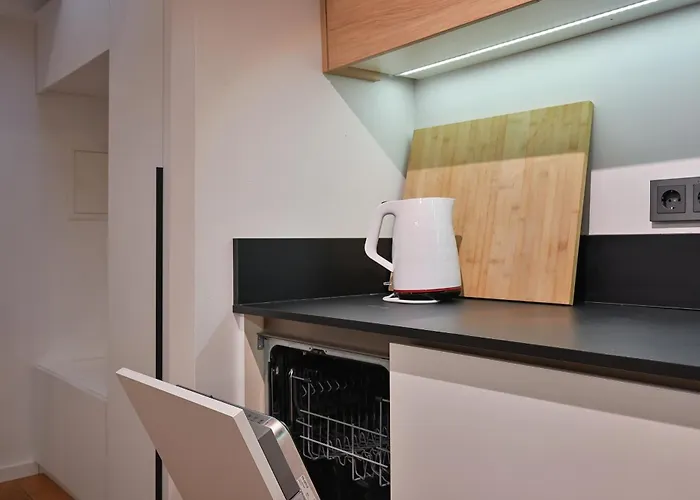 Modern & 2bdrm Apartment